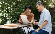 Người khôn ngoan về già đều học cách buông bỏ 4 chuyện này thật sớm