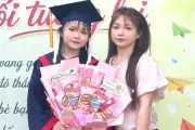 Người mẹ 31 tuổi ở Thái Nguyên gây sốt vì quá trẻ trung bên con gái