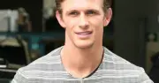 Người mẫu kiêm sao truyền hình thực tế Jake Hall qua đời ở tuổi 36