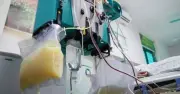 Người đàn ông rút 2 lít máu trắng như sữa vì thói quen ăn uống sai lầm