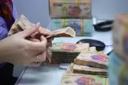 Người nhiễm HIV do tai nạn nghề nghiệp được nghỉ hưu ngay không phụ thuộc tuổi