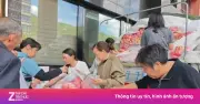 Người nông dân Trung Quốc xúc động khi bệnh viện giúp bán hết 4 tấn táo sau đột quỵ