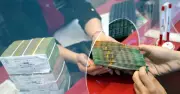 Ngân hàng giảm lãi suất huy động nhưng lãi vay vẫn neo cao, doanh nghiệp kêu trời