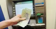 Ngân hàng thu phí chuyển tiền thế nào khi giao dịch giá trị lớn?
