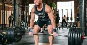 Nguy cơ khi nâng tạ quá nặng: Chấn thương, đau lưng, sai kỹ thuật