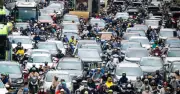 Ngày đầu đi làm sau lễ, giao thông Hà Nội ùn ứ cục bộ