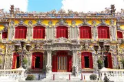 Đỉnh cao nghệ thuật khảm sành sứ ở di sản Cố đô Huế