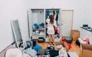 Nhà càng chật, 3 loại đồ đạc này càng khiến con cái khó ngẩng đầu khi lớn lên