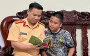Những cái nắm tay của đồng đội CSGT Hà Nội chắp cánh ước mơ cho con em cán bộ chiến sĩ có hoàn cảnh khó khăn
