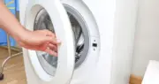 Những sai lầm khi giặt quần áo khiến máy nhanh hỏng và quần áo không sạch