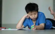 Những thói quen tưởng vô hại nhưng đang khiến trẻ giảm IQ mỗi ngày