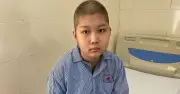 Nỗi buồn của cô bé ung thư hạch tuổi 16: 'Chắc kiếp sau con mới có đủ bố mẹ'