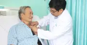 Đà Nẵng: Nội soi tái tạo khớp vai bằng cân căng mạc đùi cho người cao tuổi