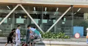 Nắng nóng 40 độ C: Bệnh viện Bạch Mai tiếp nhận nhiều ca say nắng, sốc nhiệt