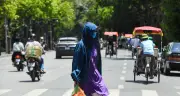 Nắng nóng gay gắt ở Bắc và Trung Bộ, nhiều nơi vượt 40 độ C