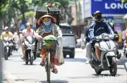Nắng nóng gay gắt tiếp diễn ở Bắc Bộ và Trung Bộ, có nơi trên 39 độ C