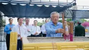 Đoàn nguyên lãnh đạo dâng hương tưởng niệm các anh hùng liệt sĩ tại Quảng Trị