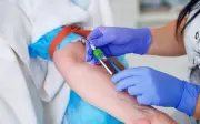 PGS Nguyễn Lân Hiếu cảnh báo sai sót nhỏ khi xét nghiệm máu tại nhà có thể khiến người bệnh tưởng suy thận, ung thư