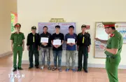 Phá đường dây làm giả giấy tờ quy mô lớn, thu giữ gần 10.000 tài liệu giả