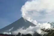 Philippines sơ tán hàng nghìn người do núi lửa Mayon phun trào