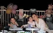 Phương Oanh cười rạng rỡ và bình yên bên cặp song sinh