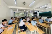 Phòng thi chỉ có một thí sinh nữ: Nam sinh bất ngờ