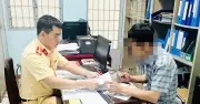 Phạt gần 17 triệu đồng người bố để con 4 tuổi lái ca nô quay clip đăng mạng