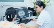 Phát hiện hai ca ung thư phổi nhờ tầm soát miễn phí tại Bệnh viện Bạch Mai