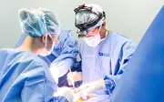 Phát hiện u tuyến giáp lạc chỗ to như quả bưởi trong lồng ngực người đàn ông 53 tuổi