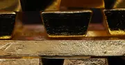 Quỹ vàng SPDR mua ròng 2 tấn, giá vàng thế giới biến động mạnh