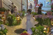 Quán cà phê 'múa tiên nữ' hút khách tại Bắc Ninh