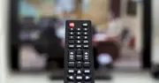 Remote đa năng dần trở thành món đồ cổ lỗi thời trong phòng khách