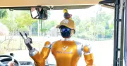 Robot Dyno của VinDynamics vượt thách thức tương tác thời gian thực tại Vinpearl Safari Phú Quốc
