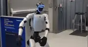 Robot hình người Bebop gây chậm trễ chuyến bay vì pin lithium vượt quy định
