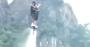 Sự cố flyboard ở Ninh Bình: Vận động viên và du khách rơi xuống nước
