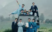 Sao Mùa Đỏ: Tự chiến trên không, bất ngờ đóng phim chung