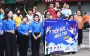 Sắc xanh tình nguyện tiếp sức mùa thi tại Hà Nội