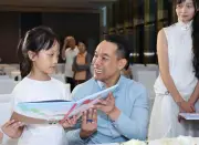 Siêu nhân bay qua sân nhà: Cuốn sách nhân văn về hành trình của trẻ bại não