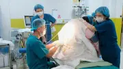 Sản phụ nặng 140kg vượt cạn thành công, sinh con 4,6kg