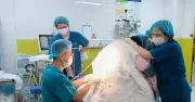 Sản phụ nặng gần 1,5 tạ mắc tiền sản giật sinh con trai 4,6kg