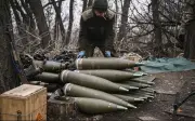 Sáng kiến đạn pháo Séc cho Ukraine gặp khó khi số nhà tài trợ giảm một nửa