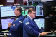 S&P 500 và Nasdaq ghi nhận tháng tăng trưởng mạnh nhất kể từ năm 2020