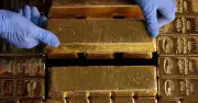 SPDR bán ròng 2 tấn vàng, giá vàng thế giới giảm mạnh