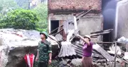 Sạt lở đá kinh hoàng ở Thanh Hóa, sơ tán khẩn 3 hộ dân
