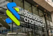 Standard Chartered sa thải hàng nghìn nhân sự vì AI