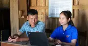 Tổ công nghệ số cộng đồng giúp đồng bào Xơ Đăng nộp hồ sơ trực tuyến