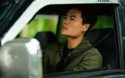 Từ người phát tờ rơi đến nam diễn viên chiếm lĩnh phòng vé Việt