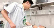 Tai nạn giao thông nghiêm trọng: Người phụ nữ mắc kẹt dưới gầm xe buýt ở Hà Nội