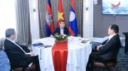Thủ tướng ba nước Campuchia, Lào, Việt Nam ăn sáng và làm việc
