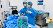 Thanh niên đi viện vì tự mổ sáng khi xem TikTok, bác sĩ nói chậm chút sẽ có biến